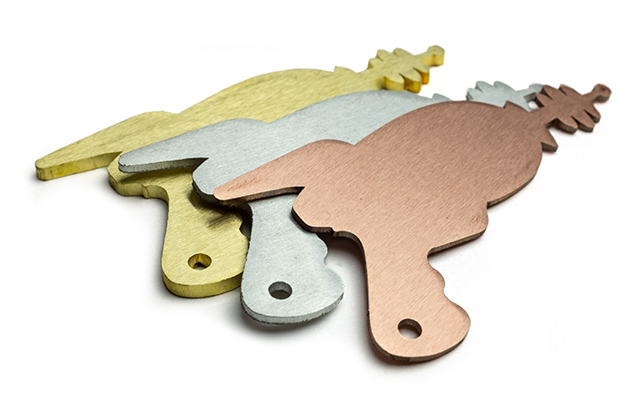 Deburred metal parts with light oil